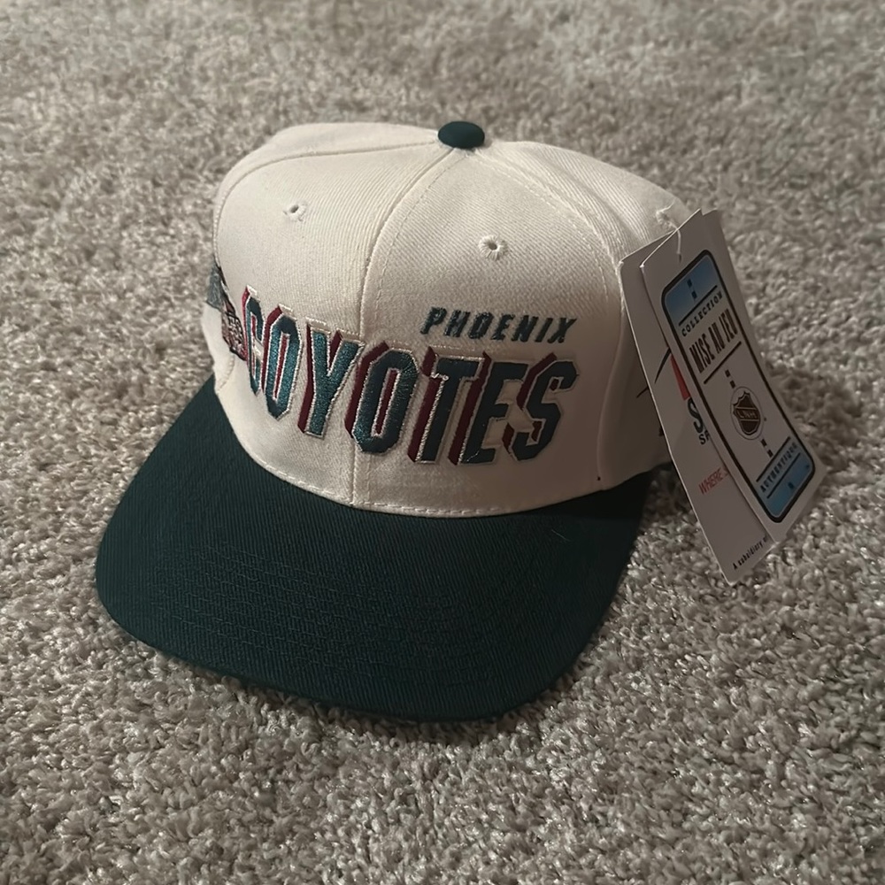 NWT PHOENIX COYOTES VINTAGE SPORTS SPECIALTIES SHADOW SNAPBACK RARE
